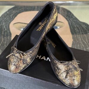 CHANEL Women's Black and Gold suede Textured Flats 9